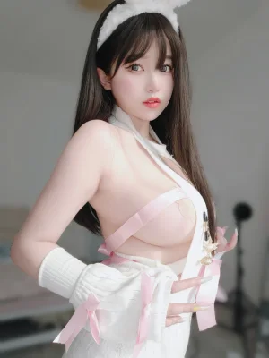 女主K《白丝兔女郎》主题写真：102张全套美图