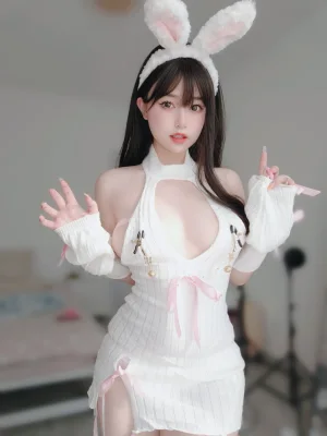 女主K《白丝兔女郎》主题写真：102张全套美图