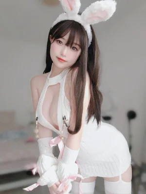 女主K《白丝兔女郎》主题写真：102张全套美图