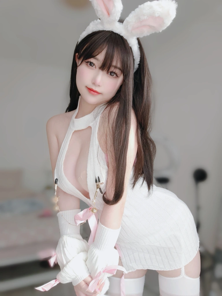 女主K《白丝兔女郎》主题写真：102张全套美图