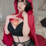 女主K《小红帽和红苹果》主题写真：86张全套美图