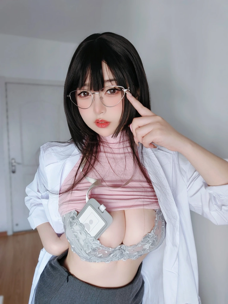 女主K《保健医师》主题写真：100张全套美图