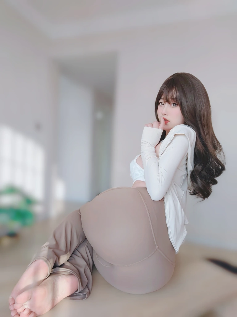 女主K《瑜伽服》主题写真：102张全套美图