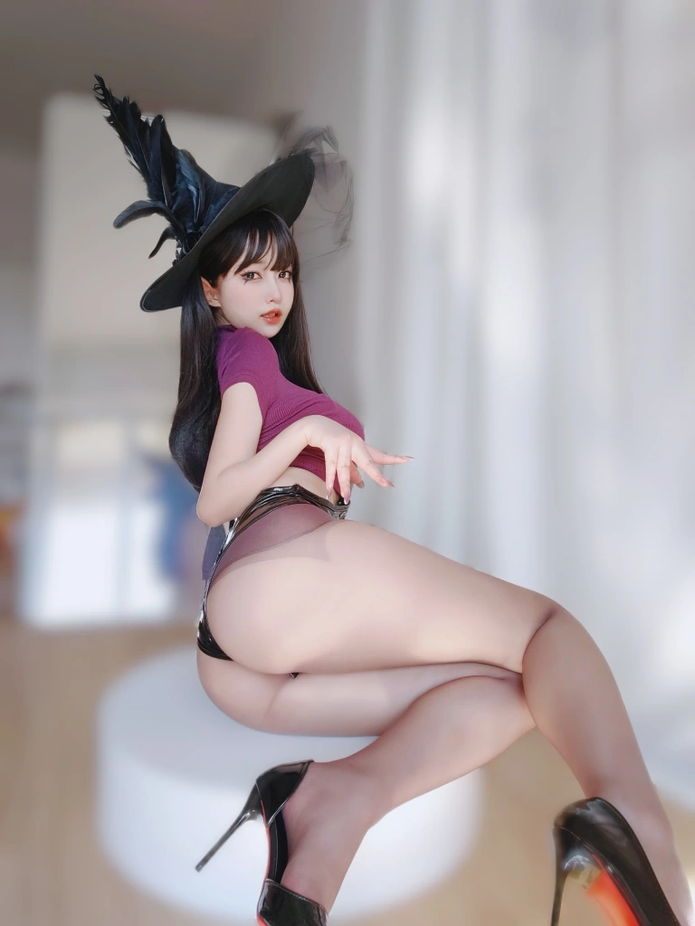 女主K《魔女の日常》主题写真：92张全套美图，含1个视频