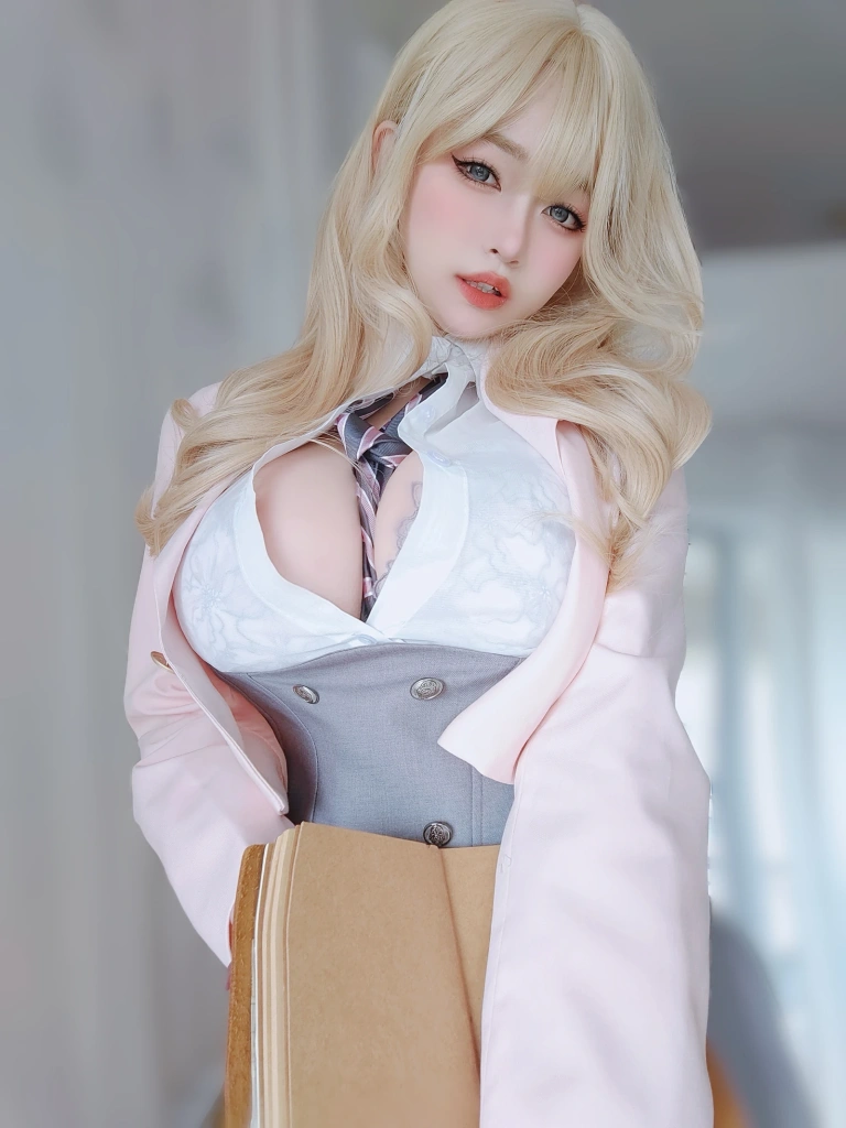 女主K《催眠傲娇的前辈》主题写真：78张全套美图