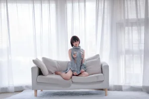 阿薰kaOri《露背毛衣》主题写真：20张全套美图