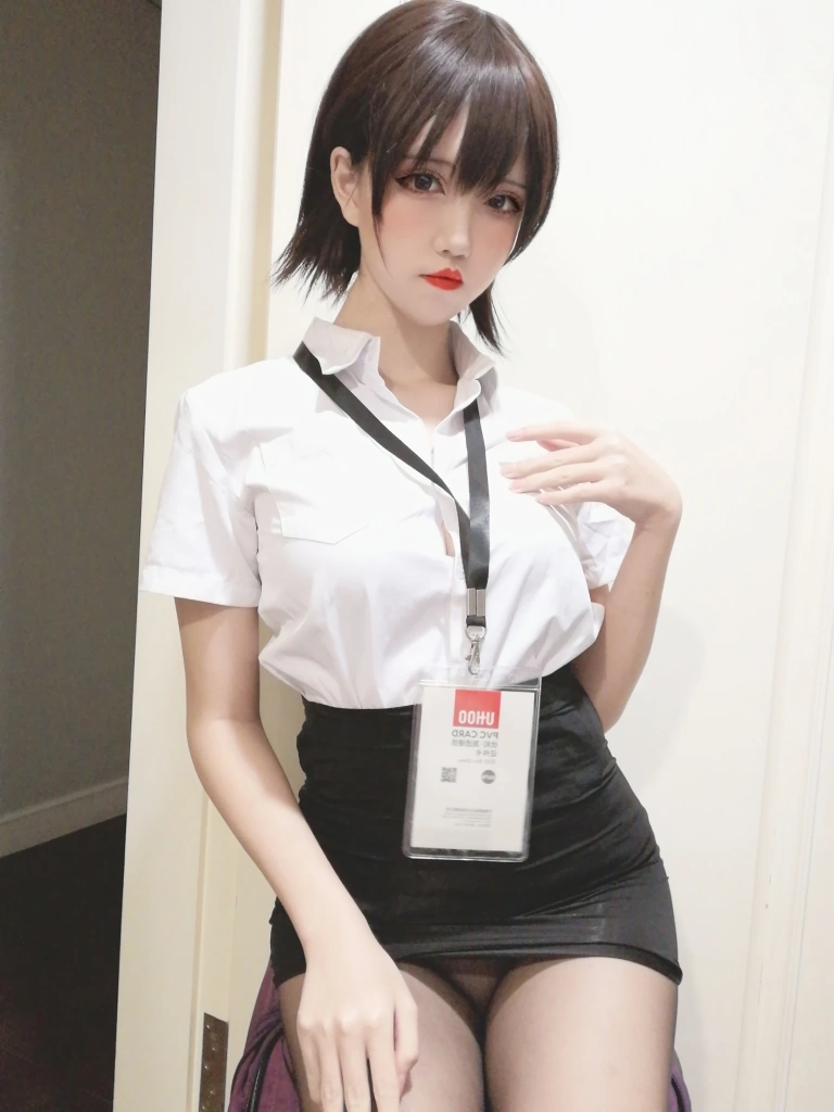 阿薰kaOri《黑丝OL》主题写真：45张全套美图