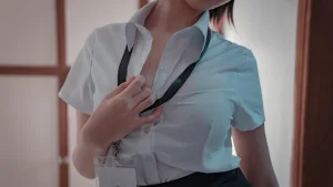 阿薰kaOri《黑丝OL》主题写真：45张全套美图