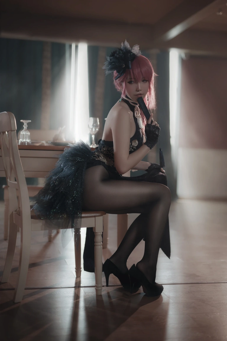 阿薰kaOri《黑太子旗袍》主题写真：20张全套美图