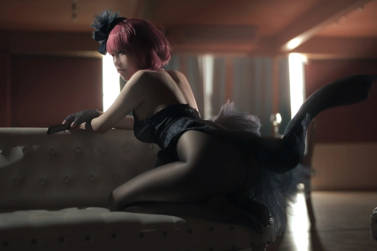 阿薰kaOri《黑太子旗袍》主题写真：20张全套美图