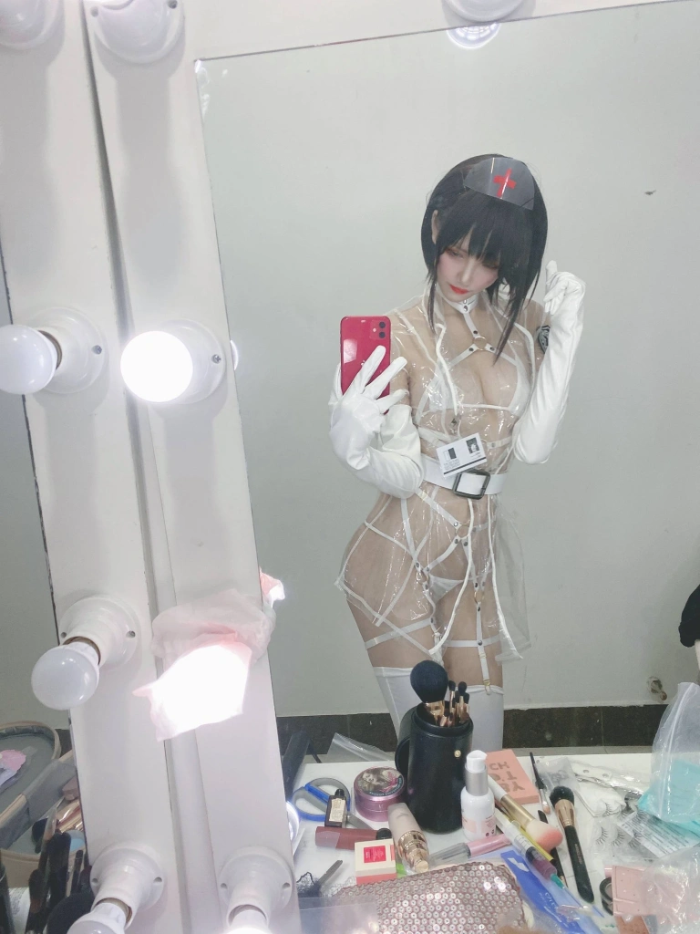 阿薰kaOri《黑暗王朝透明护士》主题写真：24张全套美图