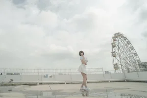 阿薰kaOri《天台》主题写真：82张全套美图，含1个视频