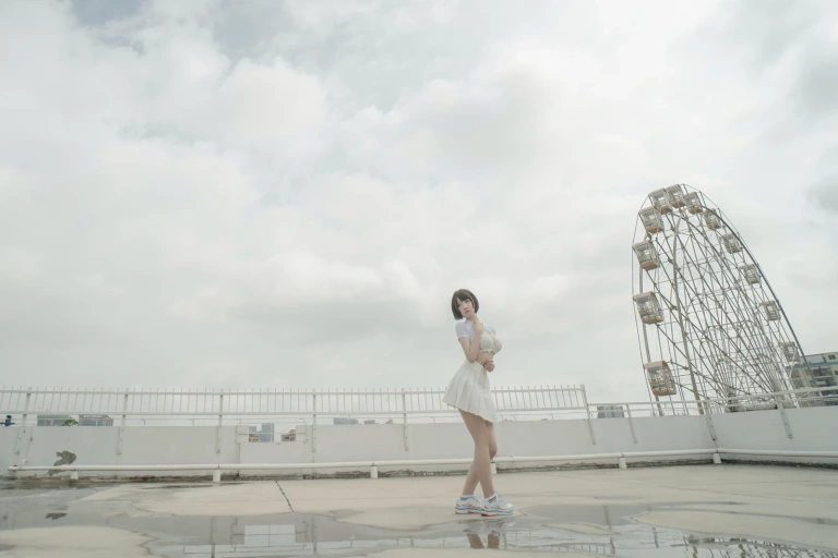阿薰kaOri《天台》主题写真：82张全套美图，含1个视频