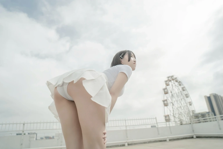 阿薰kaOri《天台》主题写真：82张全套美图，含1个视频
