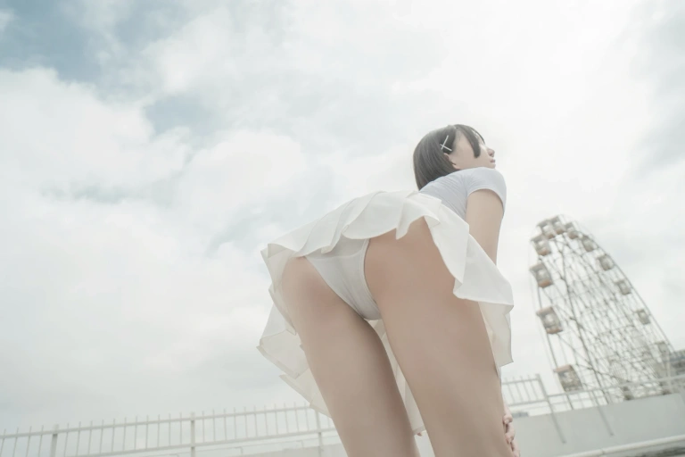 阿薰kaOri《天台》主题写真：82张全套美图，含1个视频