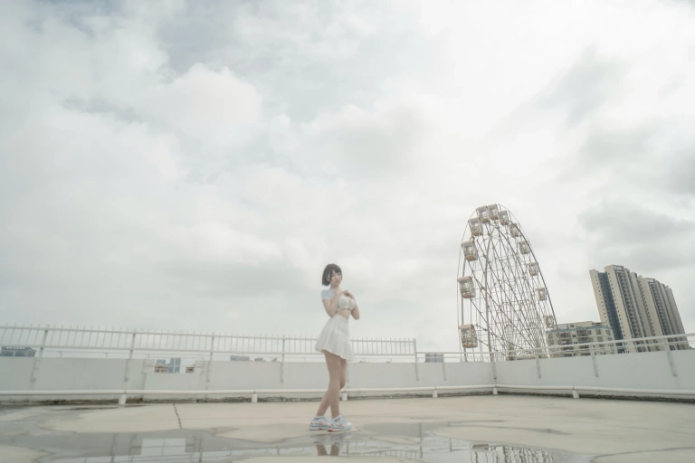 阿薰kaOri《天台》主题写真：82张全套美图，含1个视频