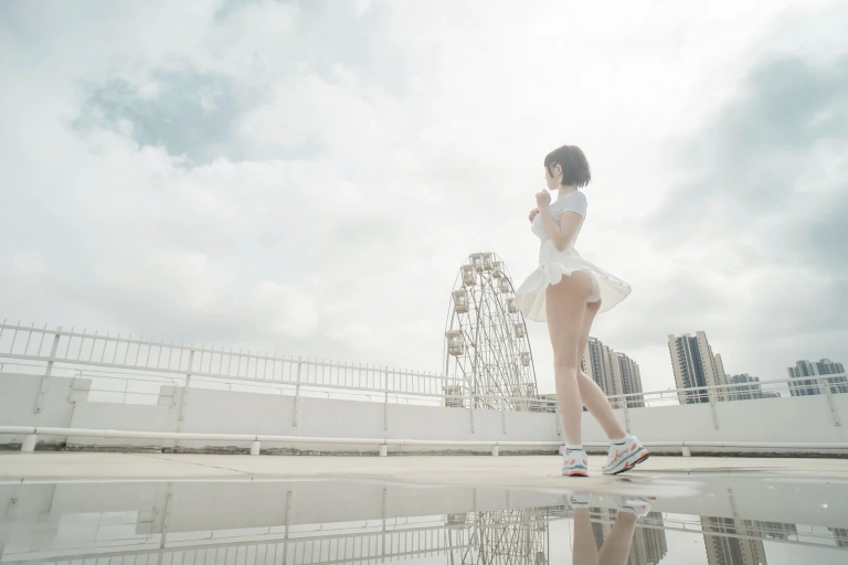 阿薰kaOri《天台》主题写真：82张全套美图，含1个视频