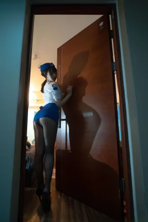 阿薰kaOri《薰制服》主题写真：33张全套美图，含1个视频