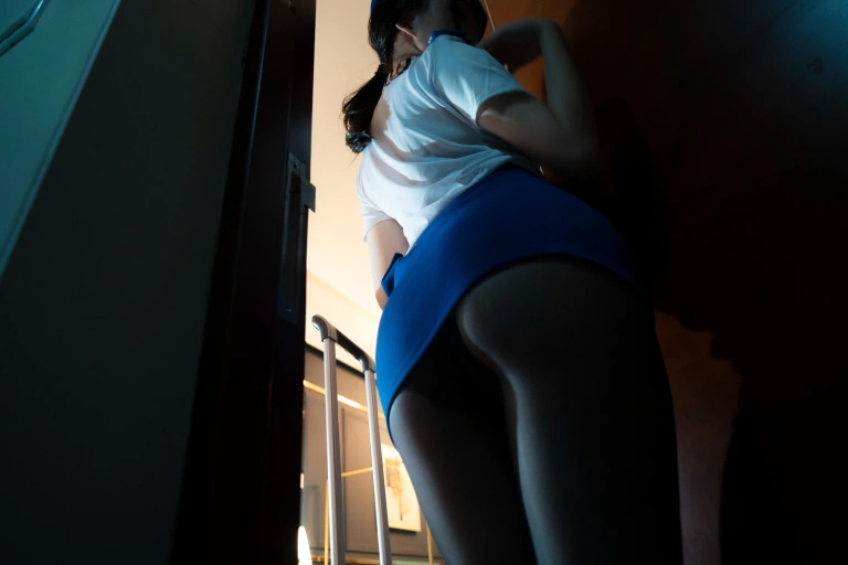 阿薰kaOri《薰制服》主题写真：33张全套美图，含1个视频