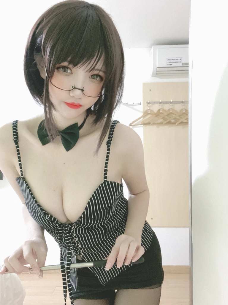 阿薰kaOri《女教师》主题写真：6张全套美图
