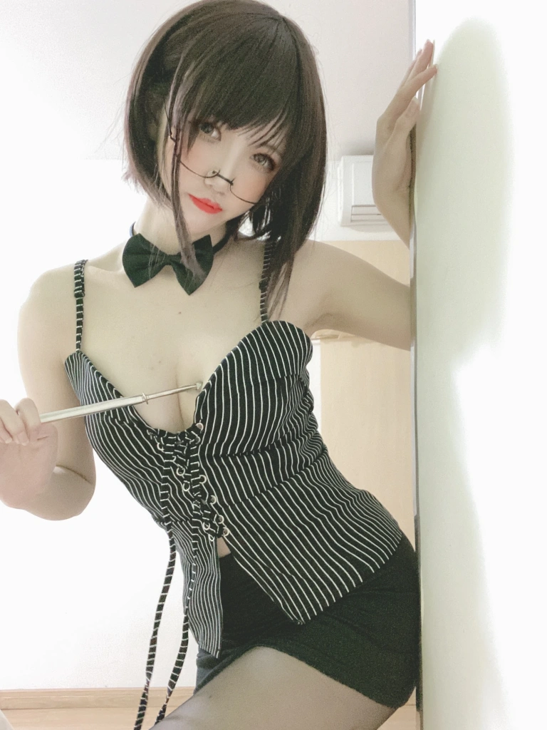 阿薰kaOri《女教师》主题写真：6张全套美图