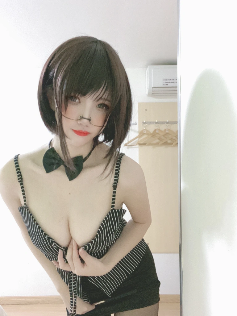 阿薰kaOri《女教师》主题写真：6张全套美图