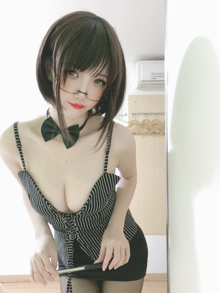 阿薰kaOri《女教师》主题写真：6张全套美图