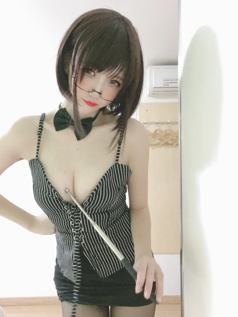 阿薰kaOri《女教师》主题写真：6张全套美图