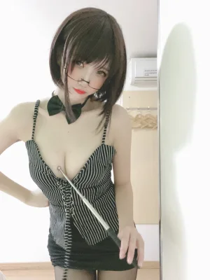 阿薰kaOri《女教师》主题写真：6张全套美图