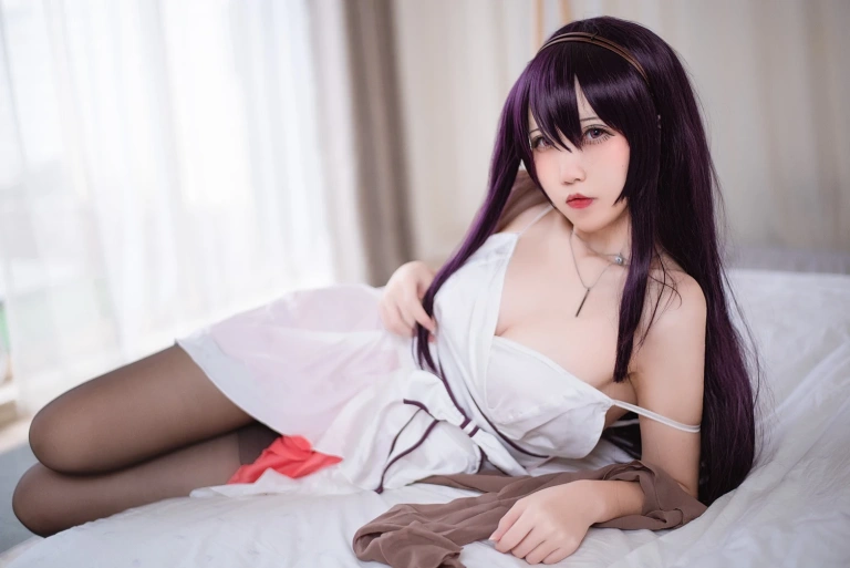阿薰kaOri《学姐礼服+内衣》主题写真：33张全套美图
