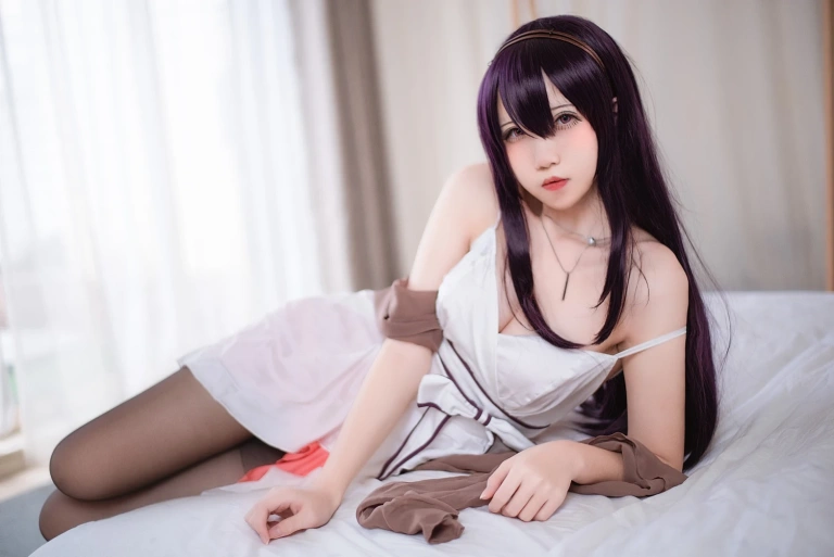 阿薰kaOri《学姐礼服+内衣》主题写真：33张全套美图