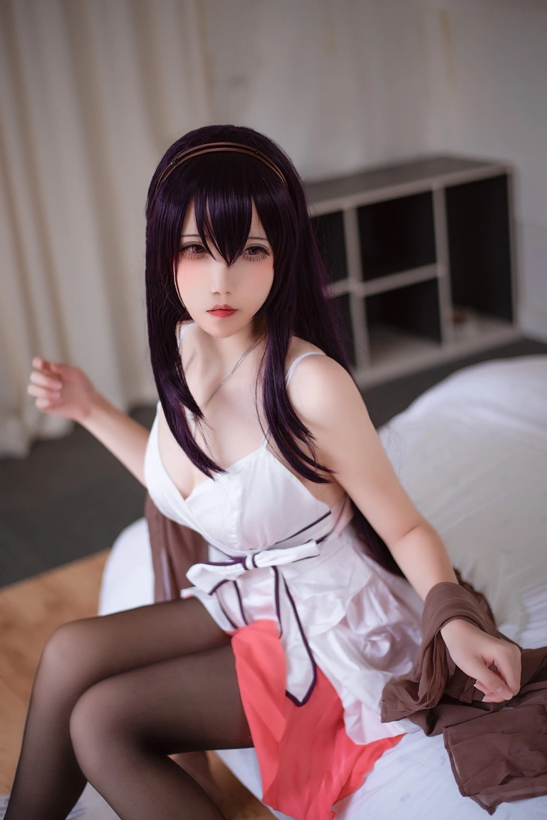 阿薰kaOri《学姐礼服+内衣》主题写真：33张全套美图