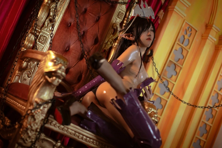 阿薰kaOri《黑兽系列 女王奥莉卡》主题写真：80张全套美图