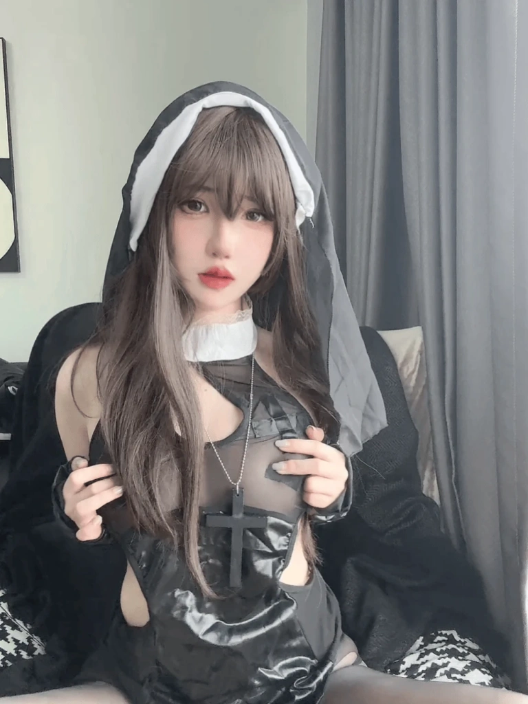 阿薰kaOri《修女》主题写真：89张全套美图，含28个视频