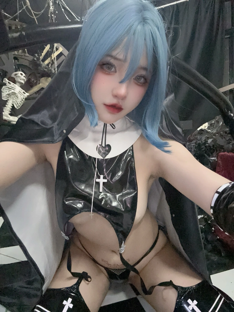 阿薰kaOri《蓝羽毛w魅魔》主题写真：95张全套美图，含5个视频