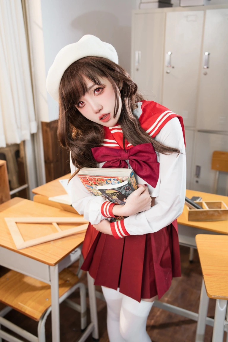 阿薰kaOri《白虎女高中生》主题写真：110张全套美图，含21个视频