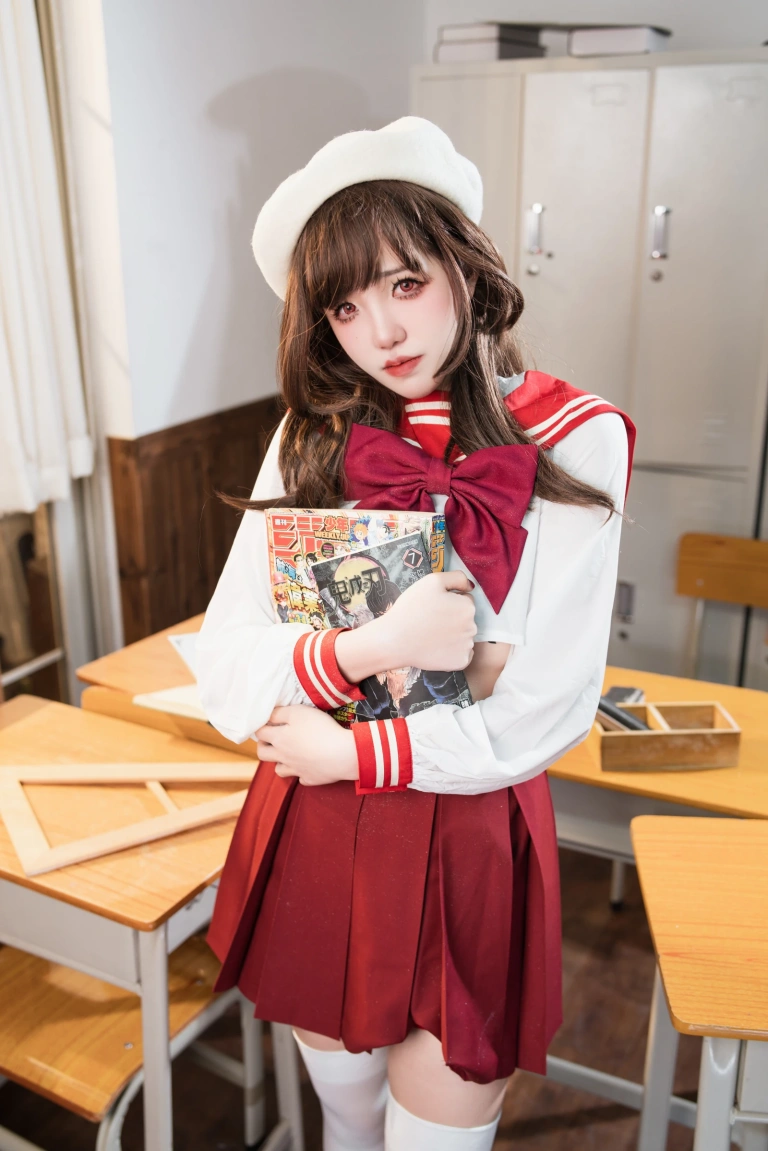 阿薰kaOri《白虎女高中生》主题写真：110张全套美图，含21个视频