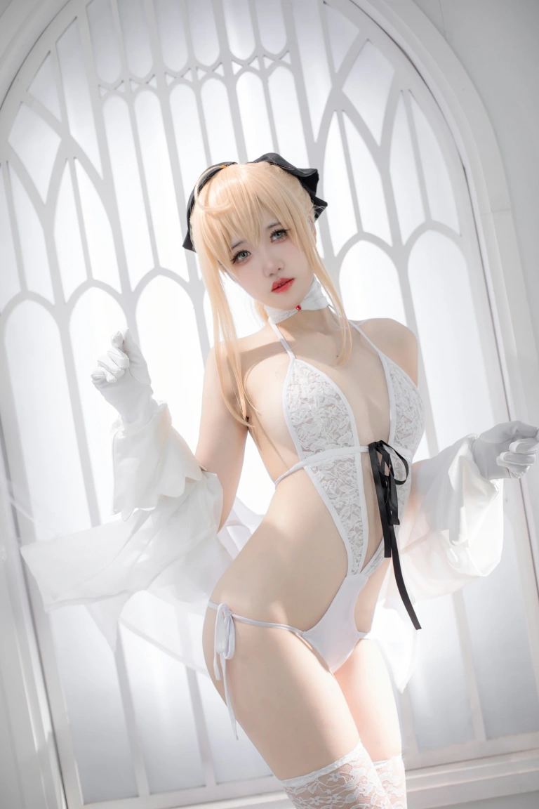 阿薰kaOri《白Saber》主题写真：50张全套美图
