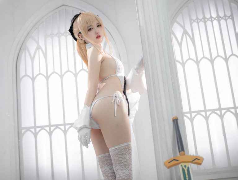 阿薰kaOri《白Saber》主题写真：50张全套美图