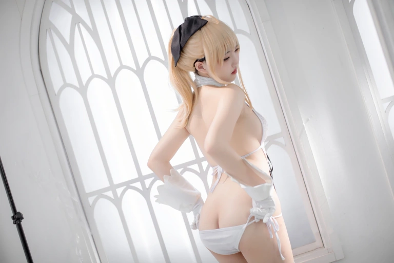 阿薰kaOri《白Saber》主题写真：50张全套美图