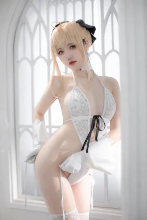 阿薰kaOri《白Saber》主题写真：50张全套美图