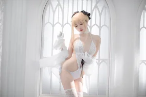 阿薰kaOri《白Saber》主题写真：50张全套美图