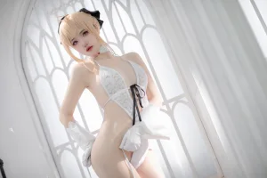阿薰kaOri《白Saber》主题写真：50张全套美图