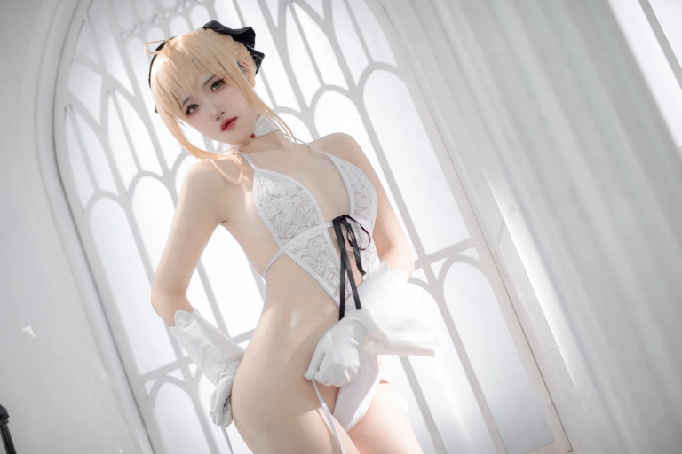 阿薰kaOri《白Saber》主题写真：50张全套美图
