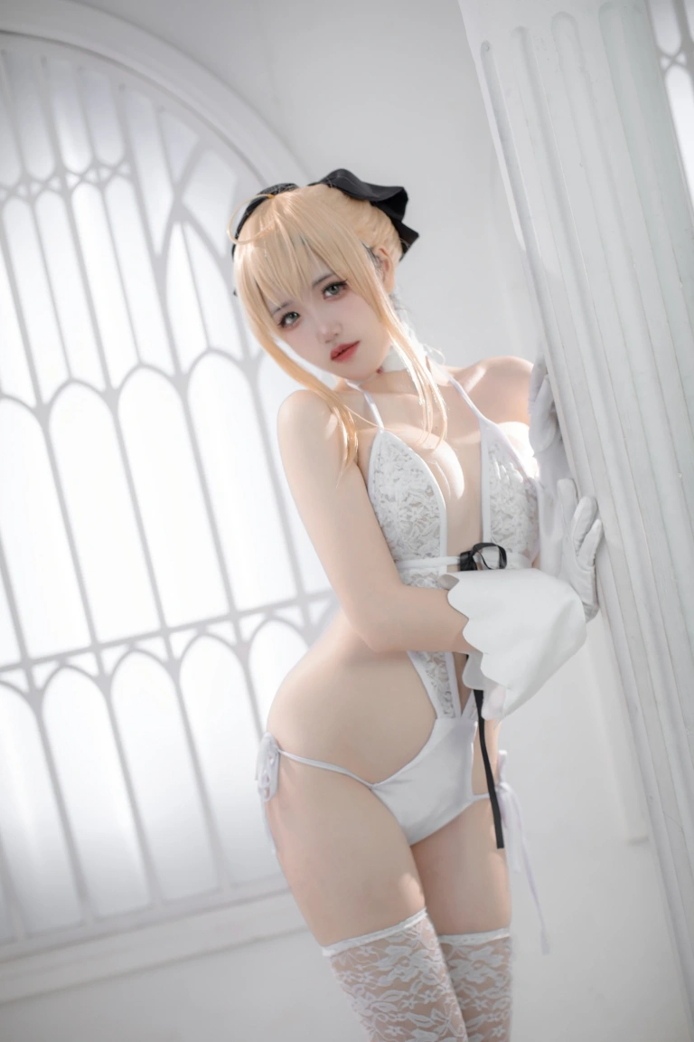 阿薰kaOri《白Saber》主题写真：50张全套美图