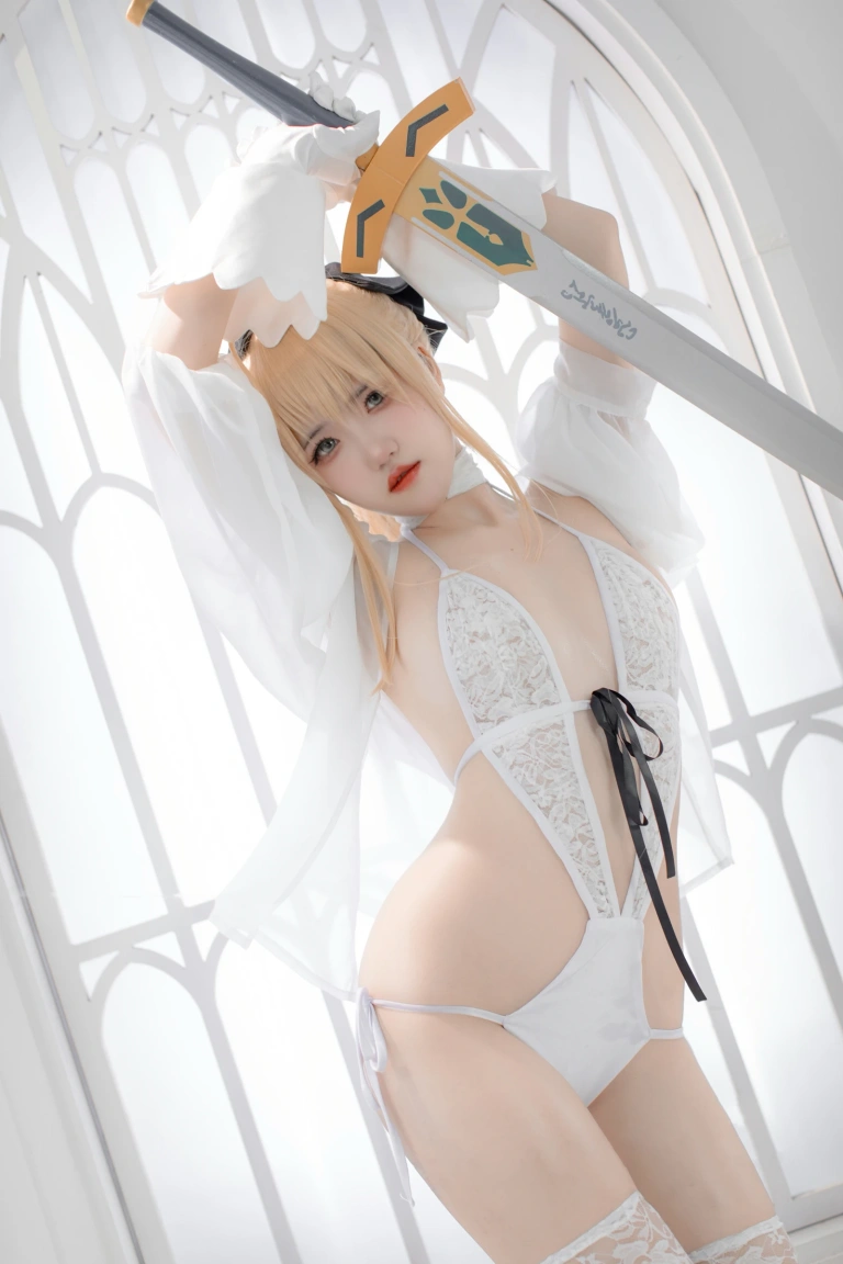 阿薰kaOri《白Saber》主题写真：50张全套美图
