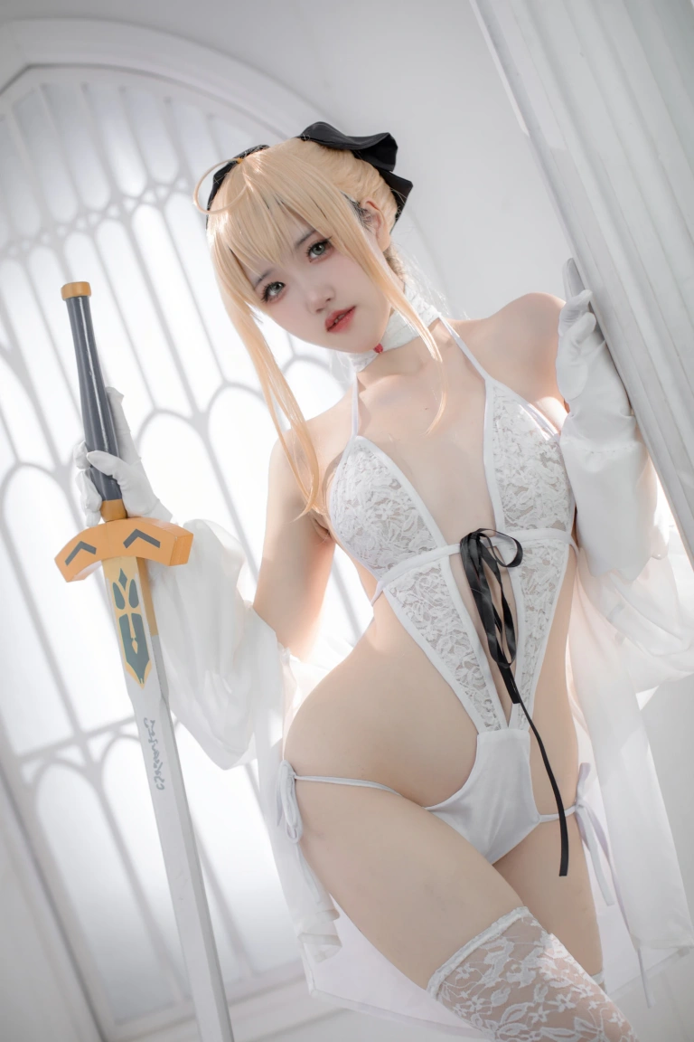 阿薰kaOri《白Saber》主题写真：50张全套美图