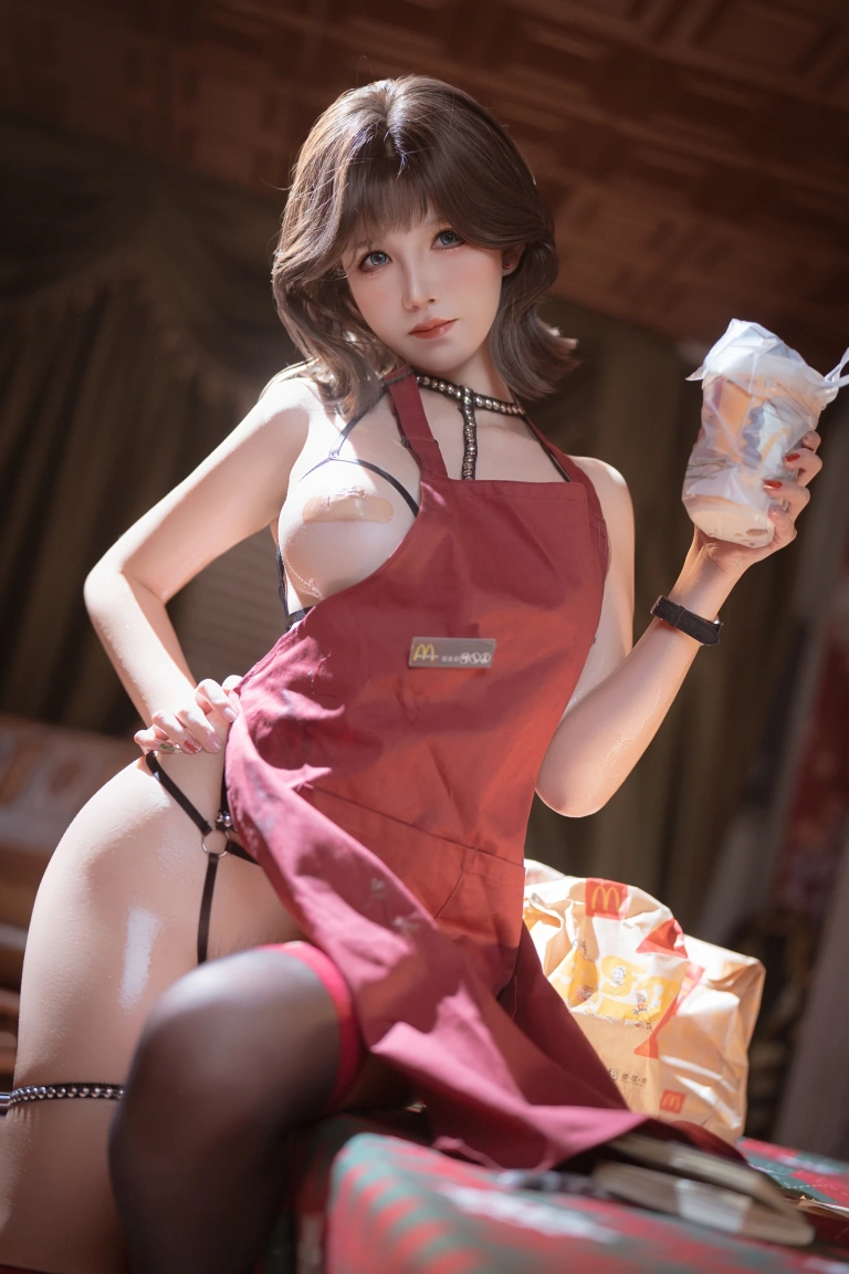 阿薰kaOri《围裙下的秘密》主题写真：212张全套美图，含13个视频