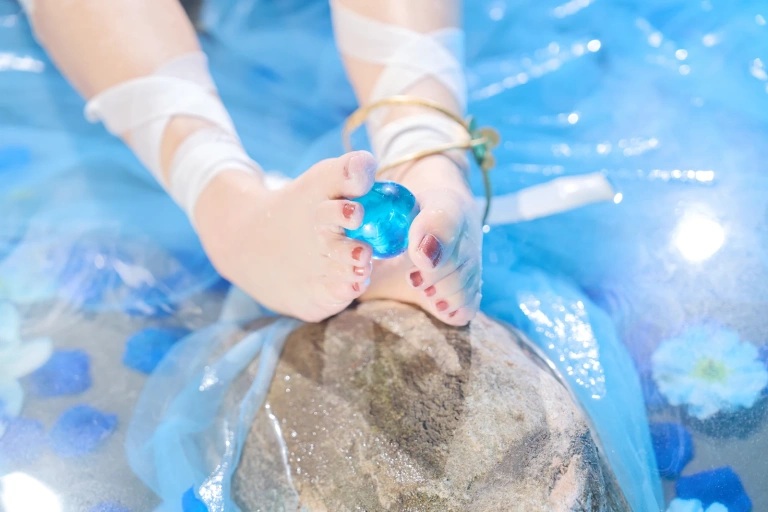 阿薰kaOri《鸣潮 谕女尤诺》主题写真：324张全套美图，含15个视频
