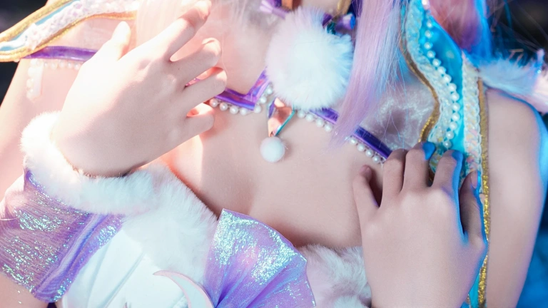 阿薰kaOri《永劫无间·殷紫萍》主题写真：61张全套美图，含1个视频